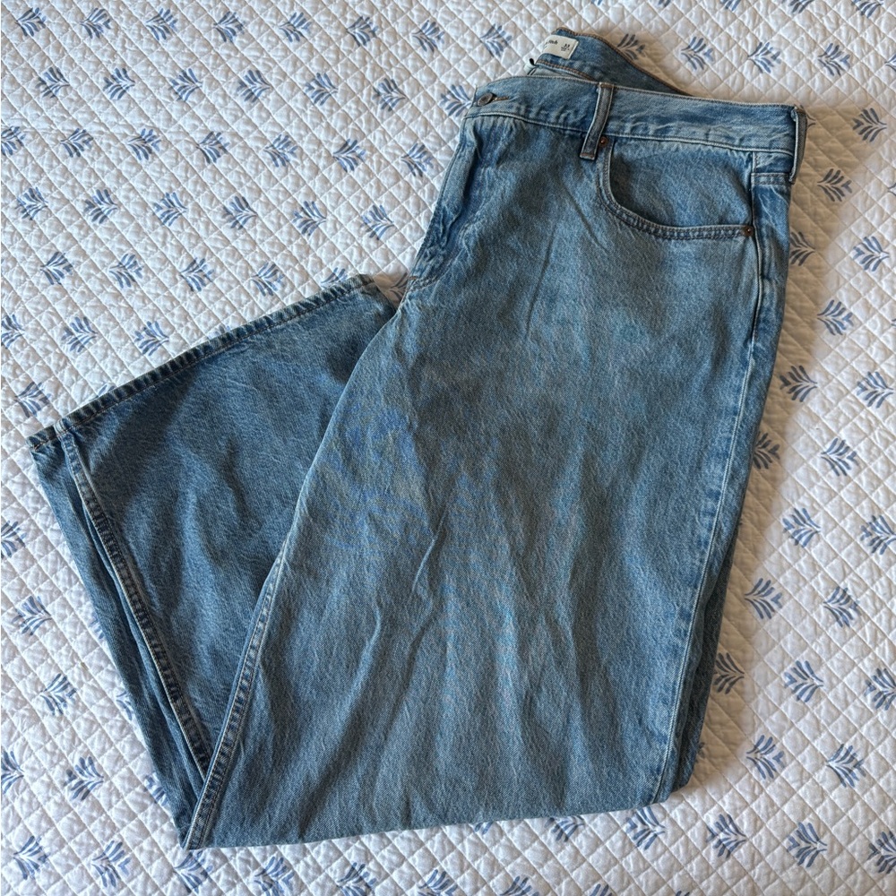 Abercrombie - Curve Love Low Rise Ultra Loose Lightweight Drapey Rigid Jean - Picture 10 of 13